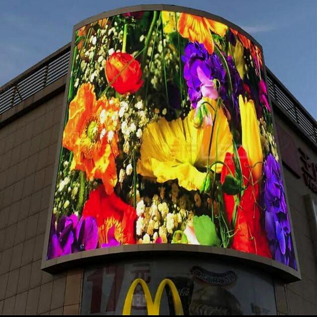 P8 high-resolution LED technology Flexible outdoor LED display design Large 10ft × 20ft screen size High brightness for outdoor visibility Full-color RGB display Durable metal box/cabinet construction Supports videos, images, text and advertisements